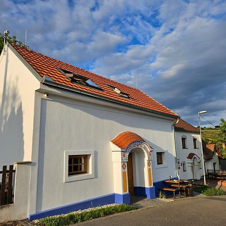 Pod Vinohradem - Apartmany & Vinne Sklepy Мутенице Экстерьер фото