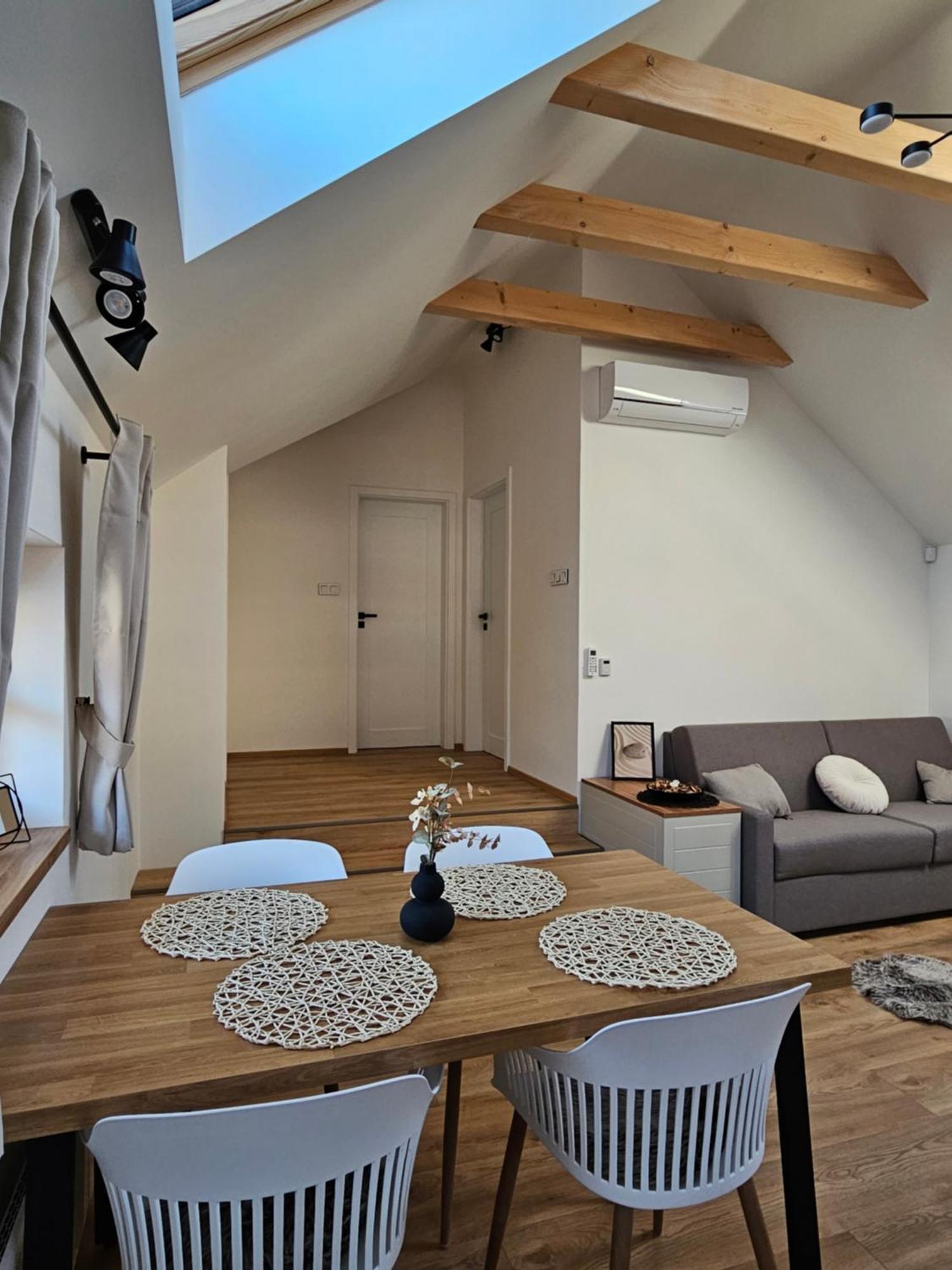 Pod Vinohradem - Apartmany & Vinne Sklepy Мутенице Экстерьер фото
